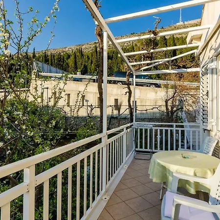 Vito Old Town Sea View Apartment
